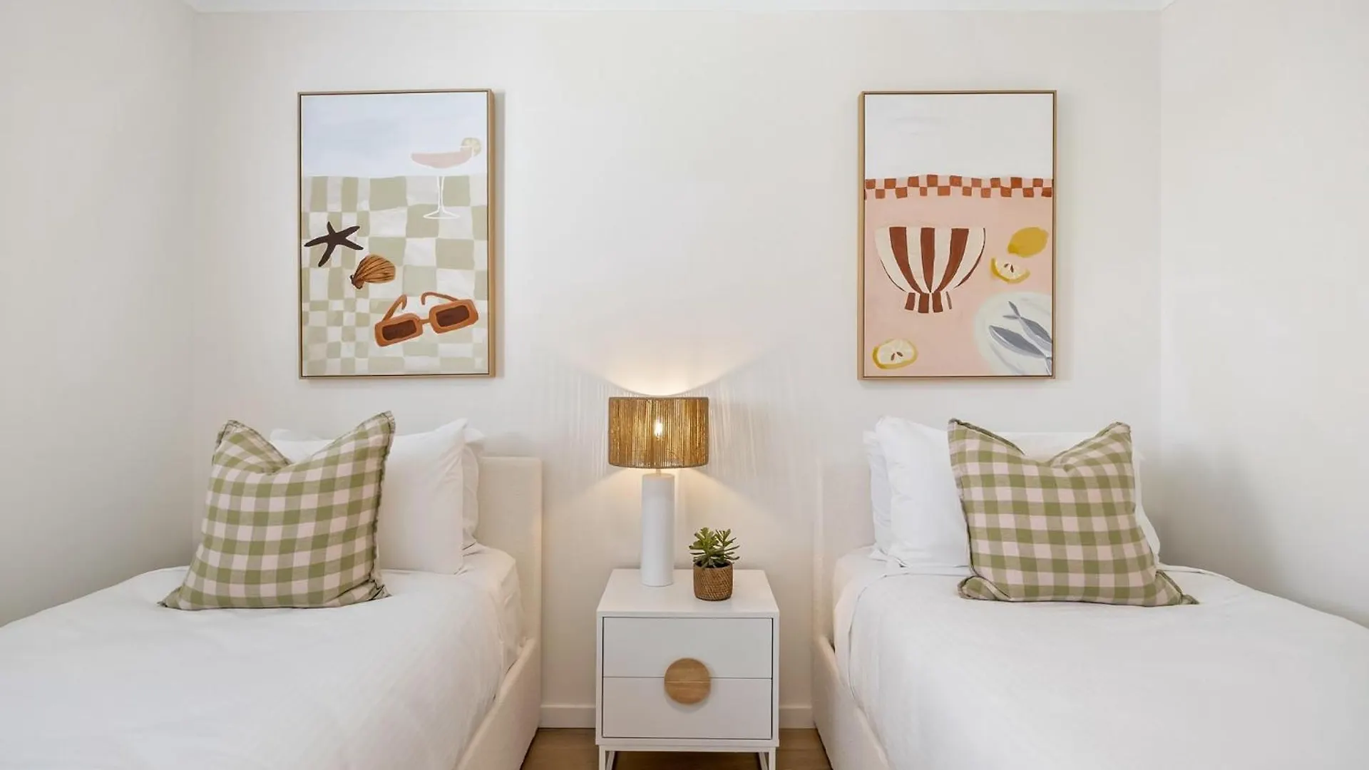 Bright 2-Bed Apartment With Stunning Ocean Views Καλούντρα Αυστραλία