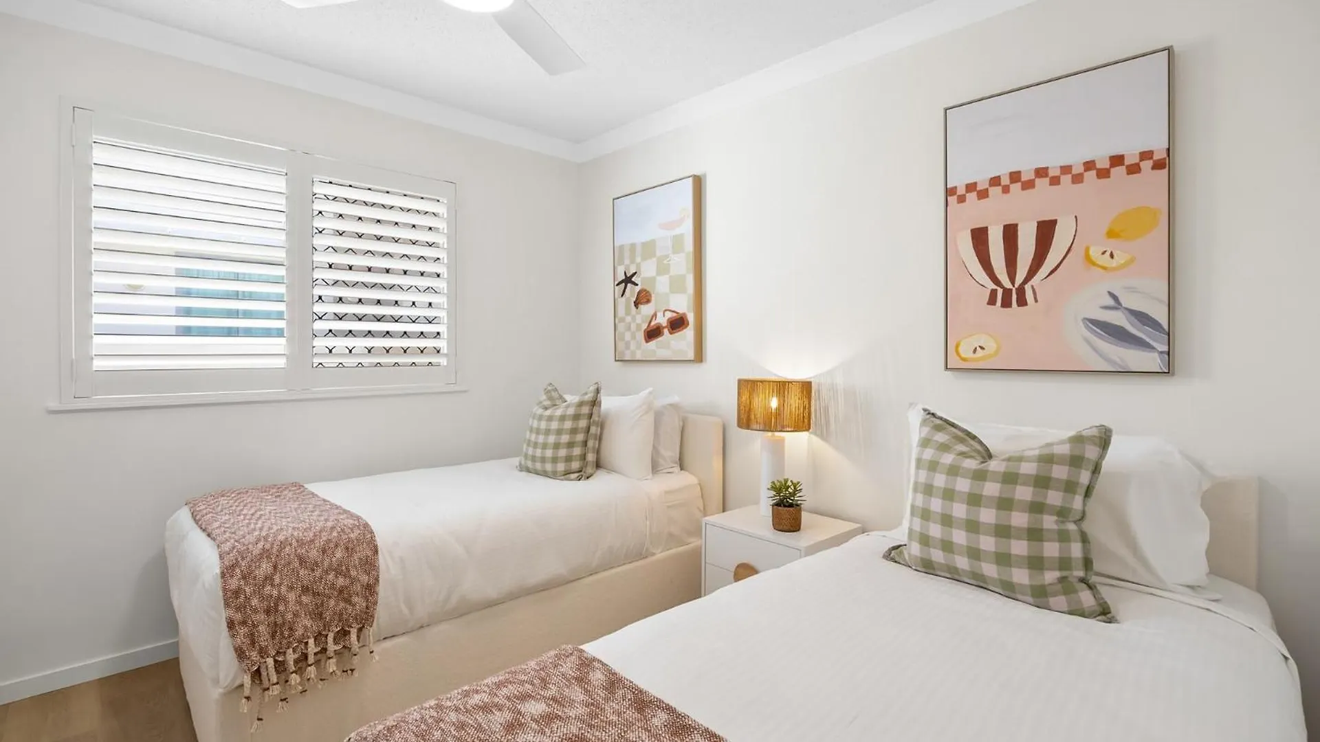 Bright 2-Bed Apartment With Stunning Ocean Views Caloundra