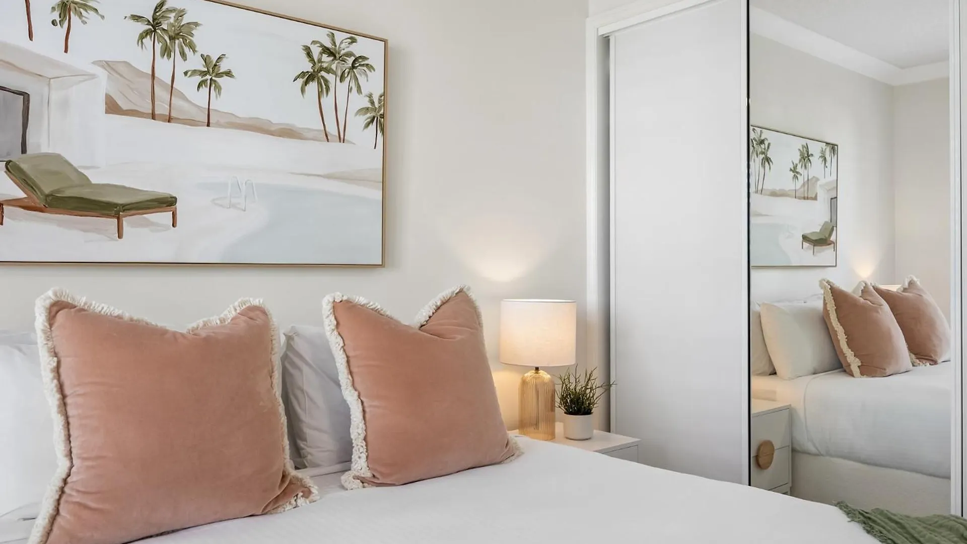 Bright 2-Bed Apartment With Stunning Ocean Views Caloundra