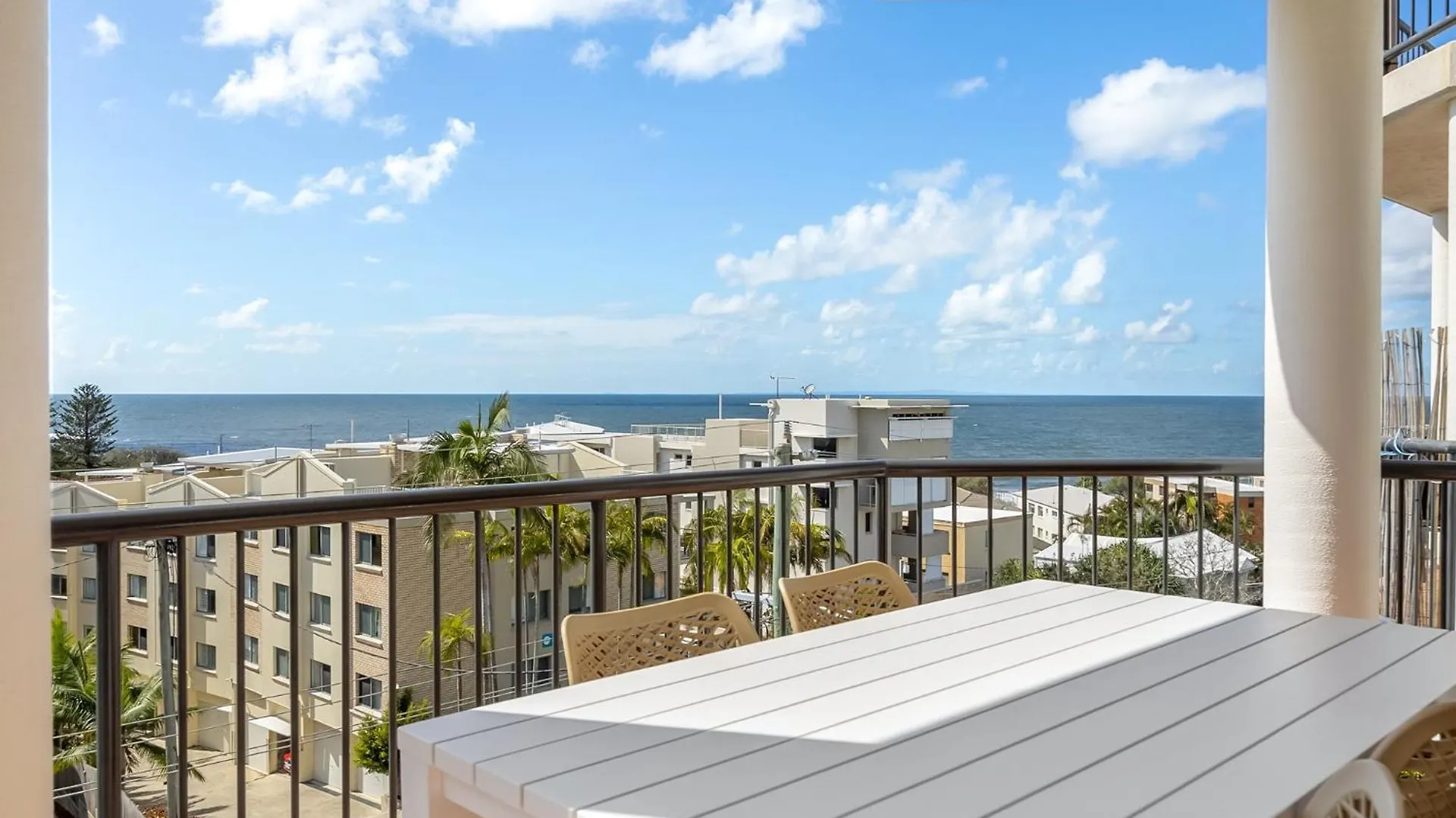 Bright 2-Bed Apartment With Stunning Ocean Views Caloundra