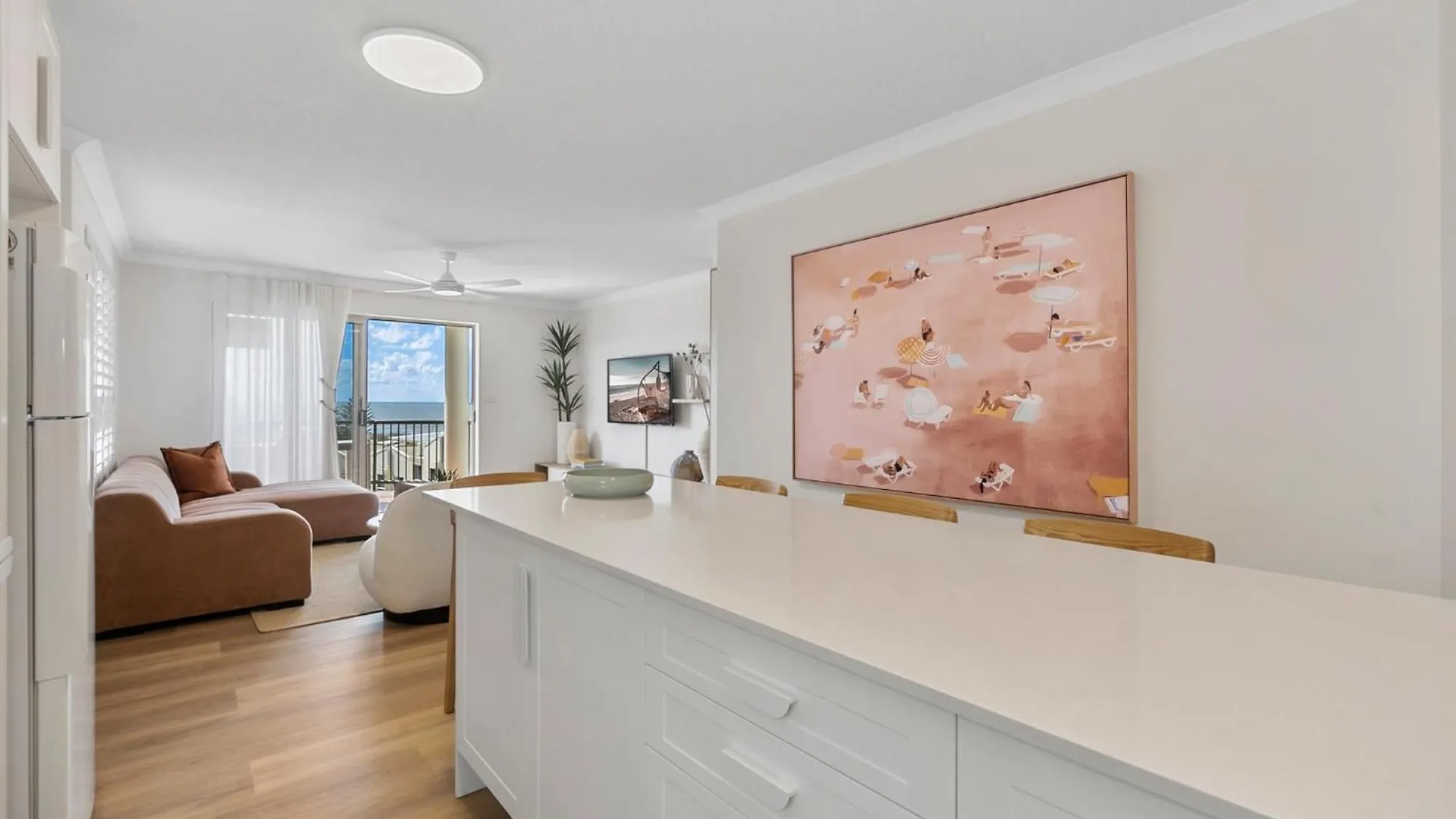 Bright 2-Bed Apartment With Stunning Ocean Views Caloundra