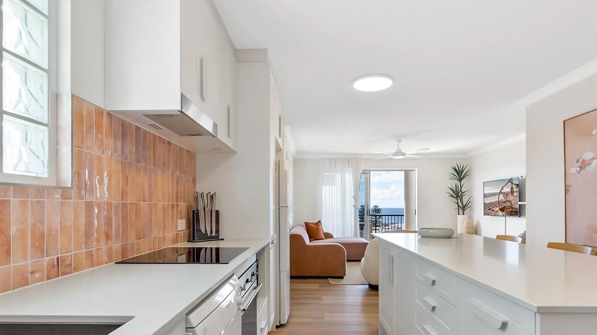Bright 2-Bed Apartment With Stunning Ocean Views Caloundra